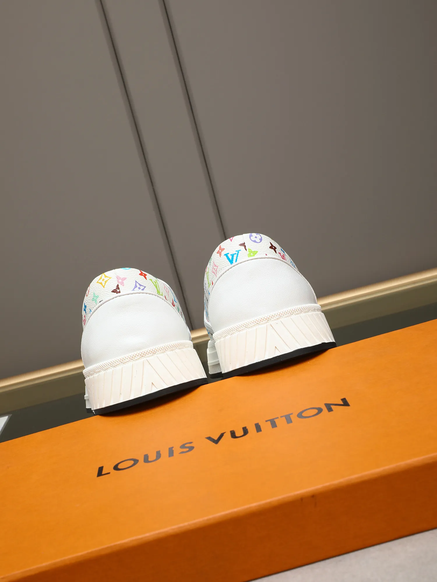 Mainly recommended model 👍👍👍P400 LOUIS VUITTON [Luden Yiwei] - LV upper imported first-layer cowhide combined with LV classic materials 🇩🇪 imported leather lining ➕ non-slip and wear-resistant outsole. Every man's identity is reflected in his elegant and stable upper shoes🚶🏻🚶🏻📯 No matter the wind or rain, the shoe last remains unchanged and can stand the test of time🔍️. ——Code number: 38-44 (45 can be customized)